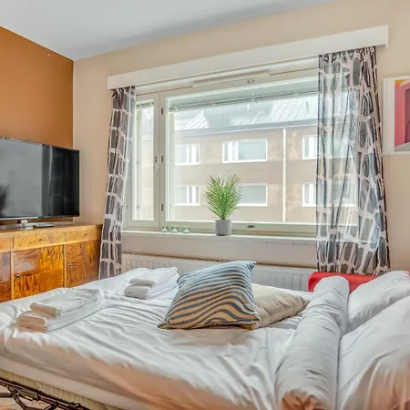 Vibrant And W Netflix, Wifi, 200m Tram And Bus Апартаменты *